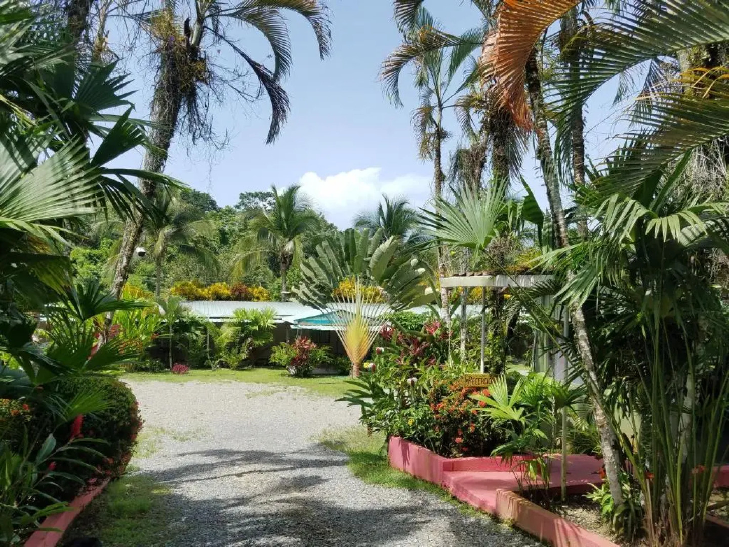 El Colibri Rojo Hotel Cabinas