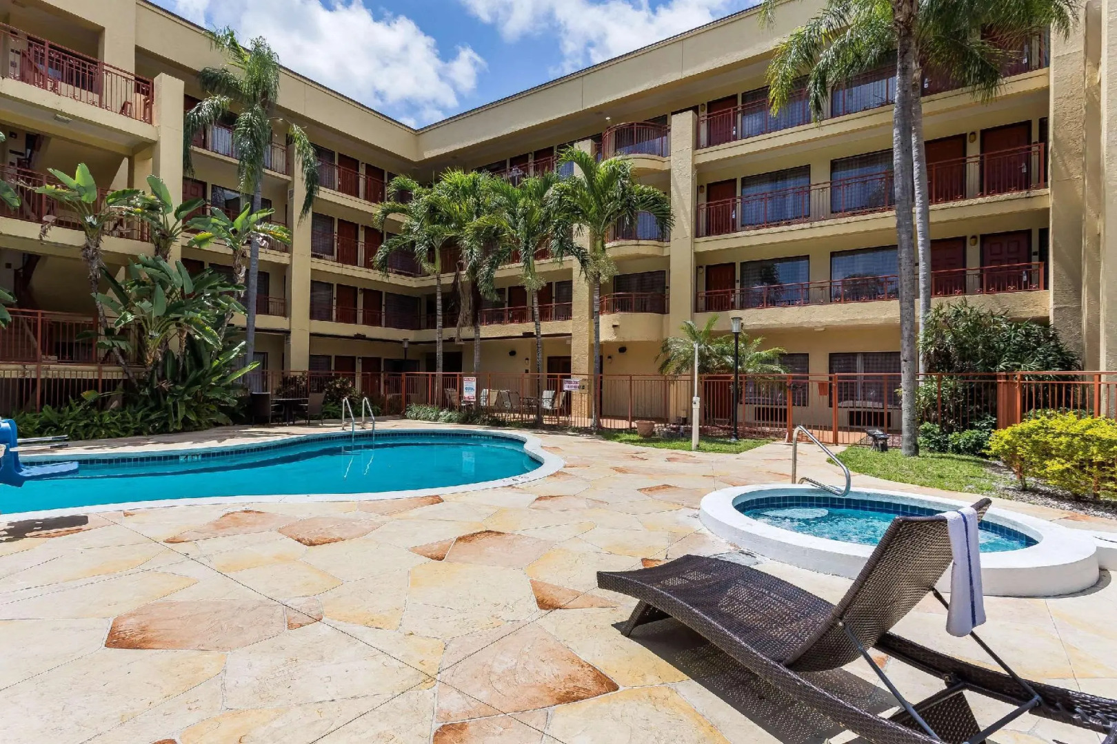 Boca Suites Deerfield Beach, SureStay Collection by BW