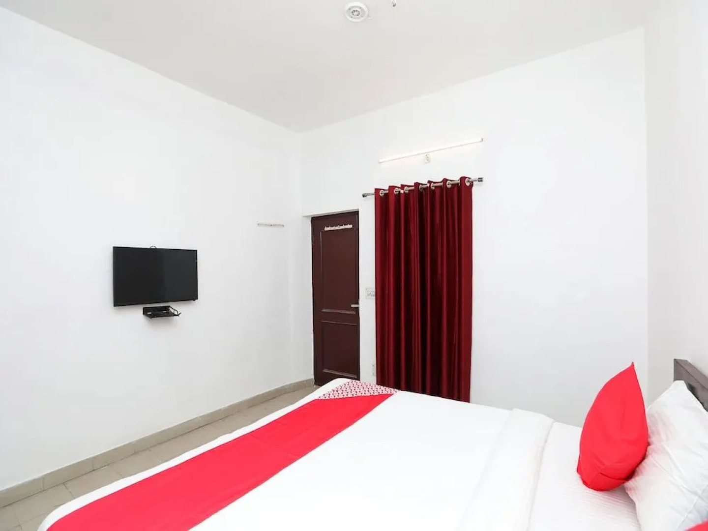 OYO 36700 Moonlight Residency