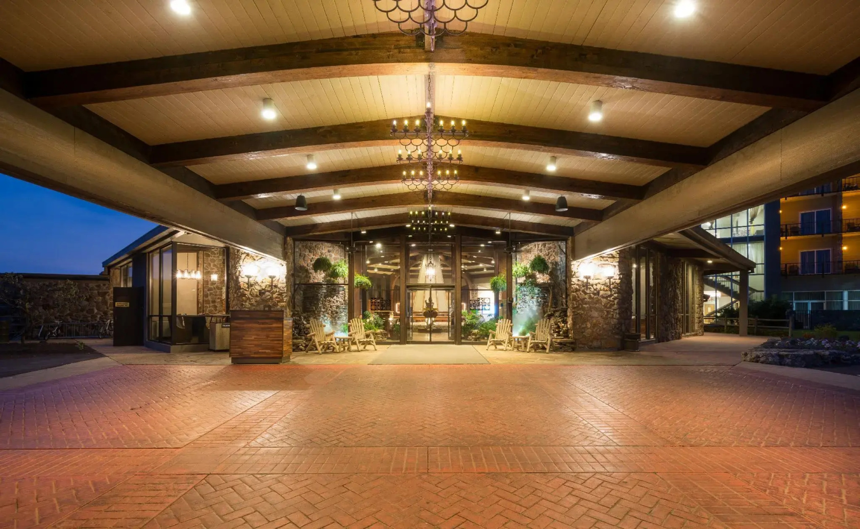 Lodge Of Four Seasons Golf Resort, Marina & Spa