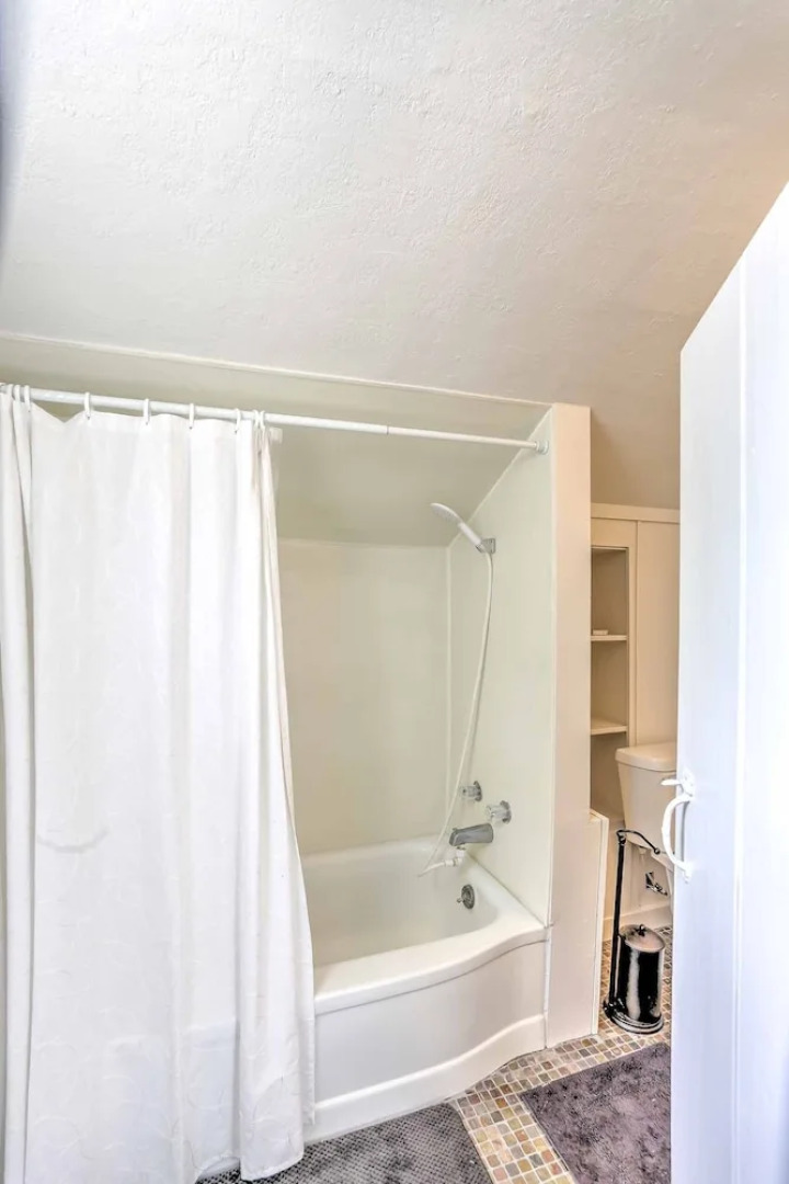 Historic Ottawa Lake House: Deck, Barn + 96 Acres!