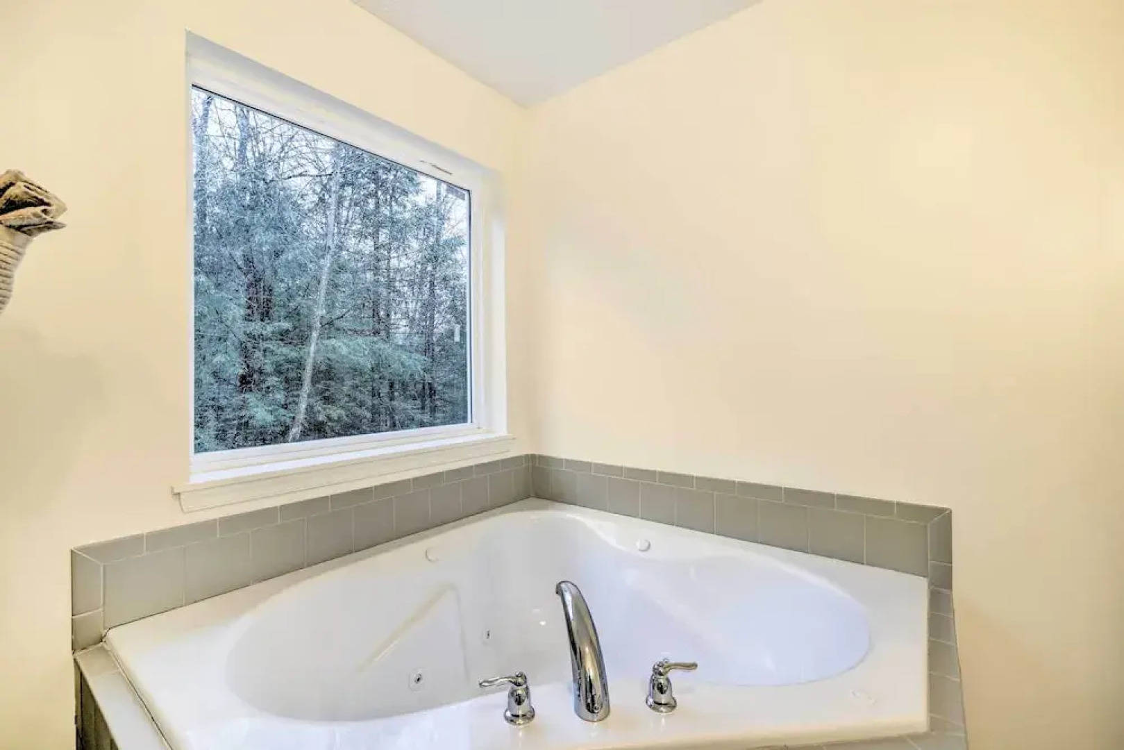 3 Mi to Kalahari: Pocono Summit Home w/ Game Room!