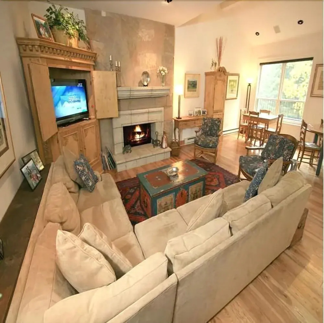 Northwoods Luxury Condo Close to Chairlift by RedAwning