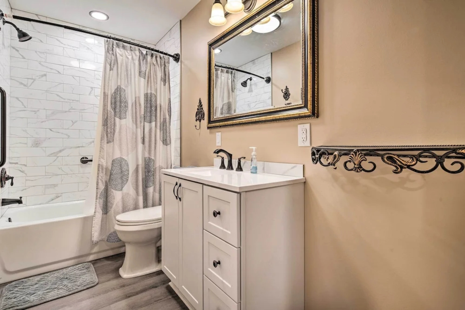 Pet-friendly Saluda Home w/ Mountain Views!