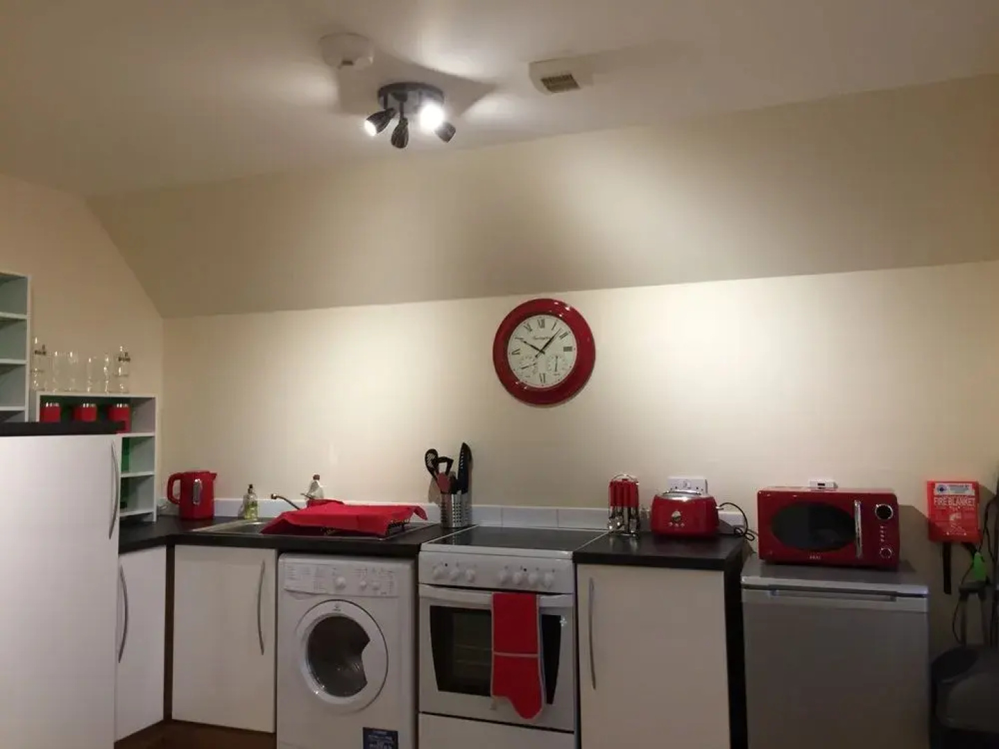 1 Varis Apartments