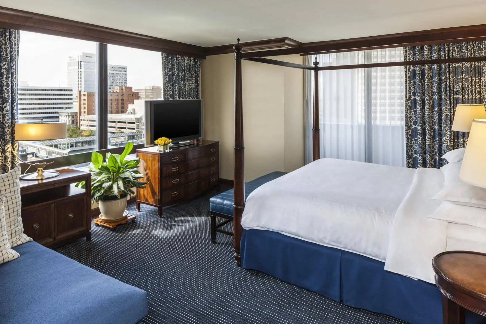 Sheraton Norfolk Waterside Hotel