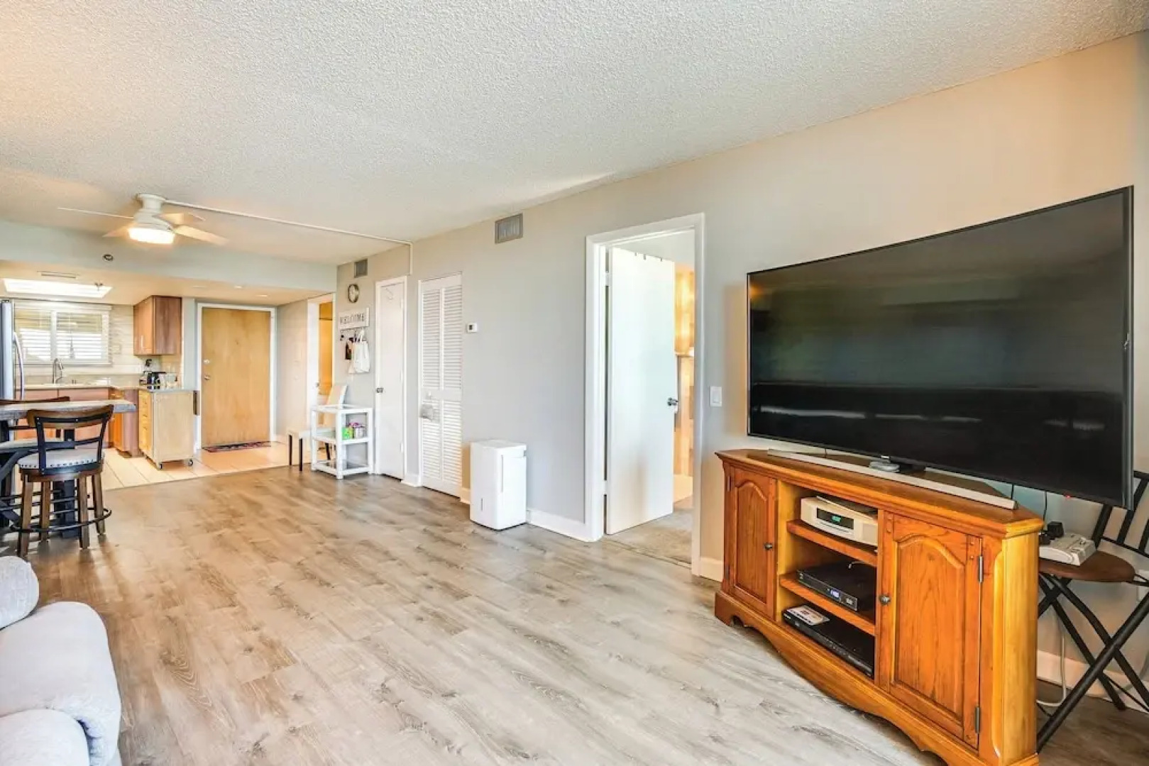 Pool Access & Waterfront Balcony: Hudson Condo!