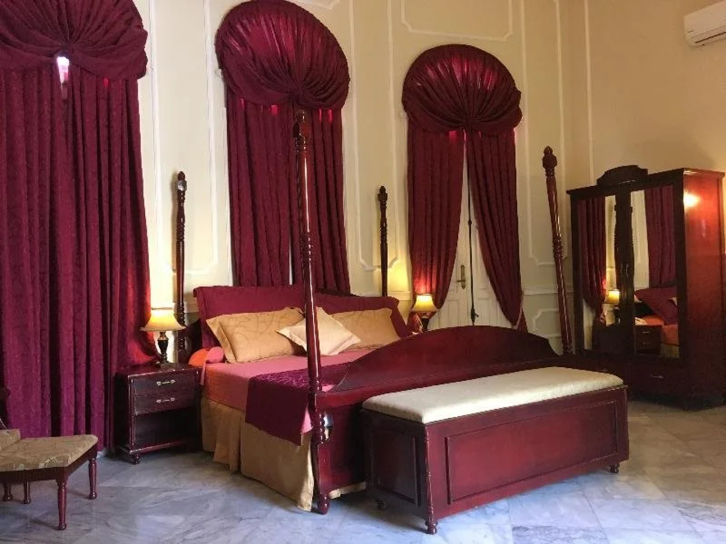 Hotel E La Sevillana