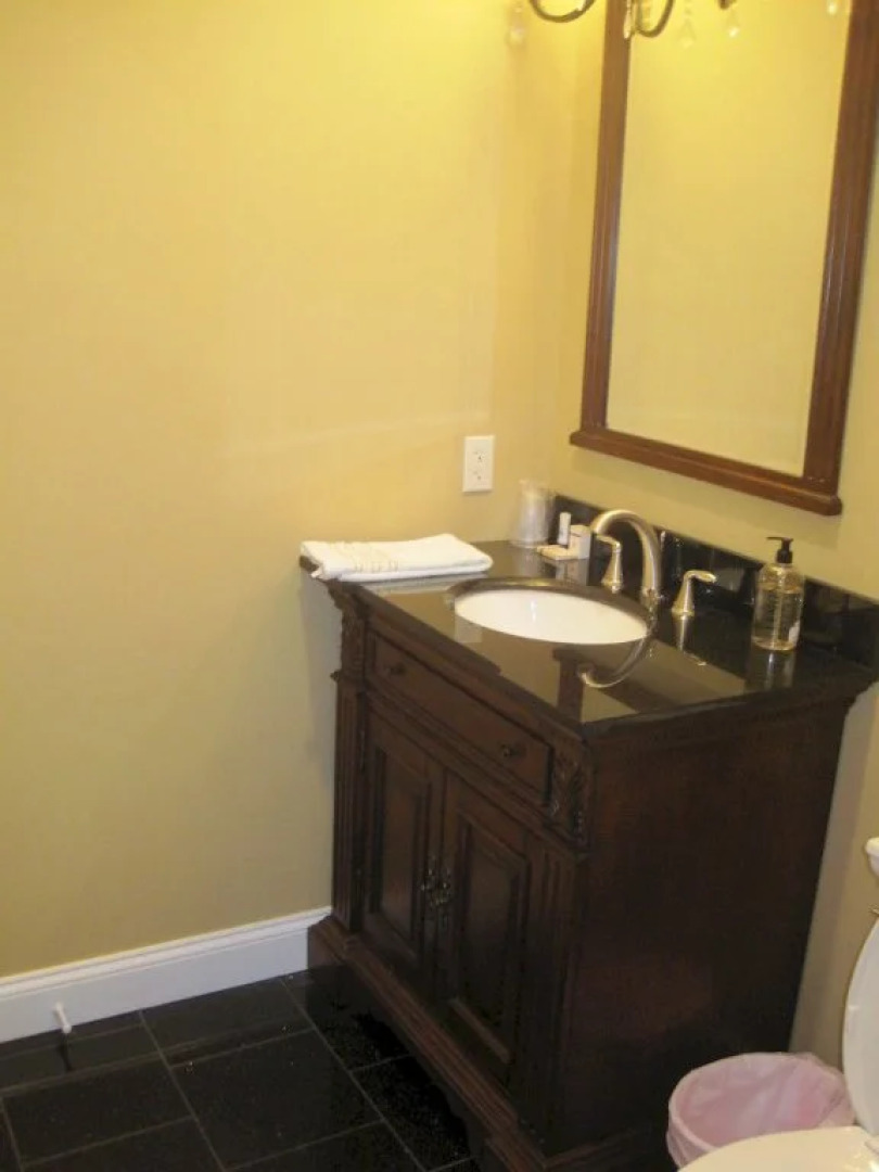 The Inn At Indian Creek & Indian Creek Bed and Stable