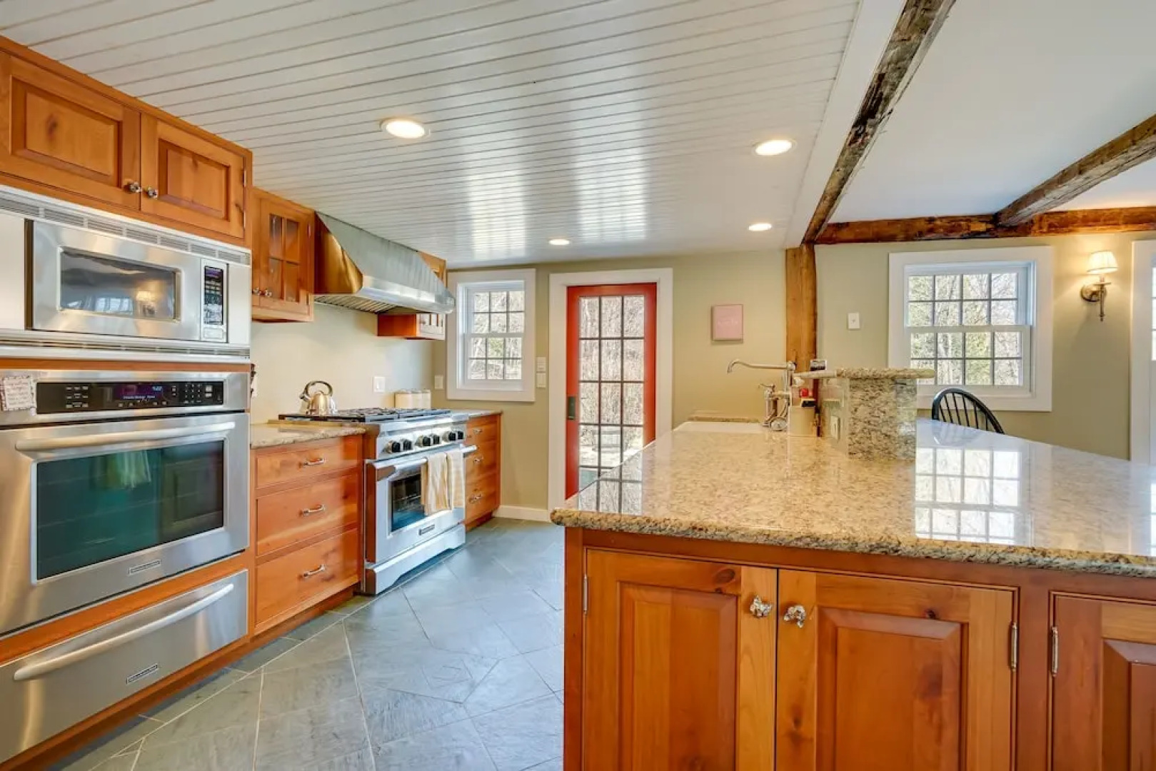 Marlboro Escape: 9 Mi to Mount Snow Resort!