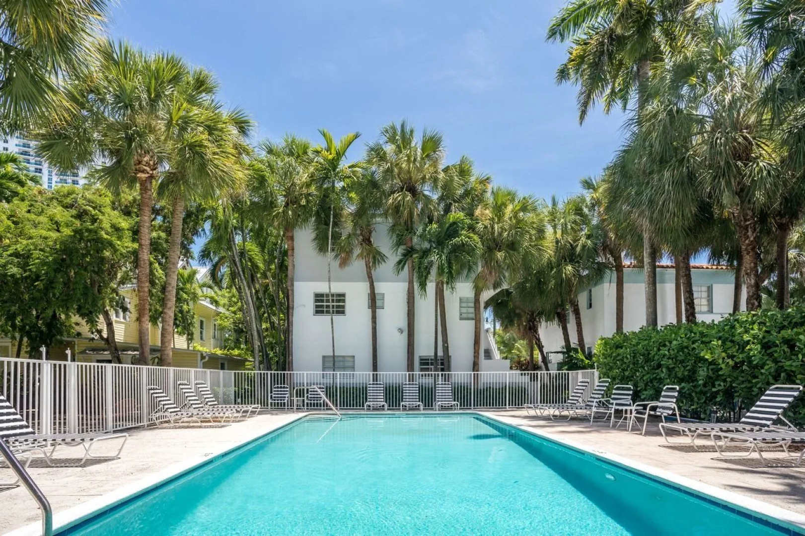 Miami River Inn By Renzzi