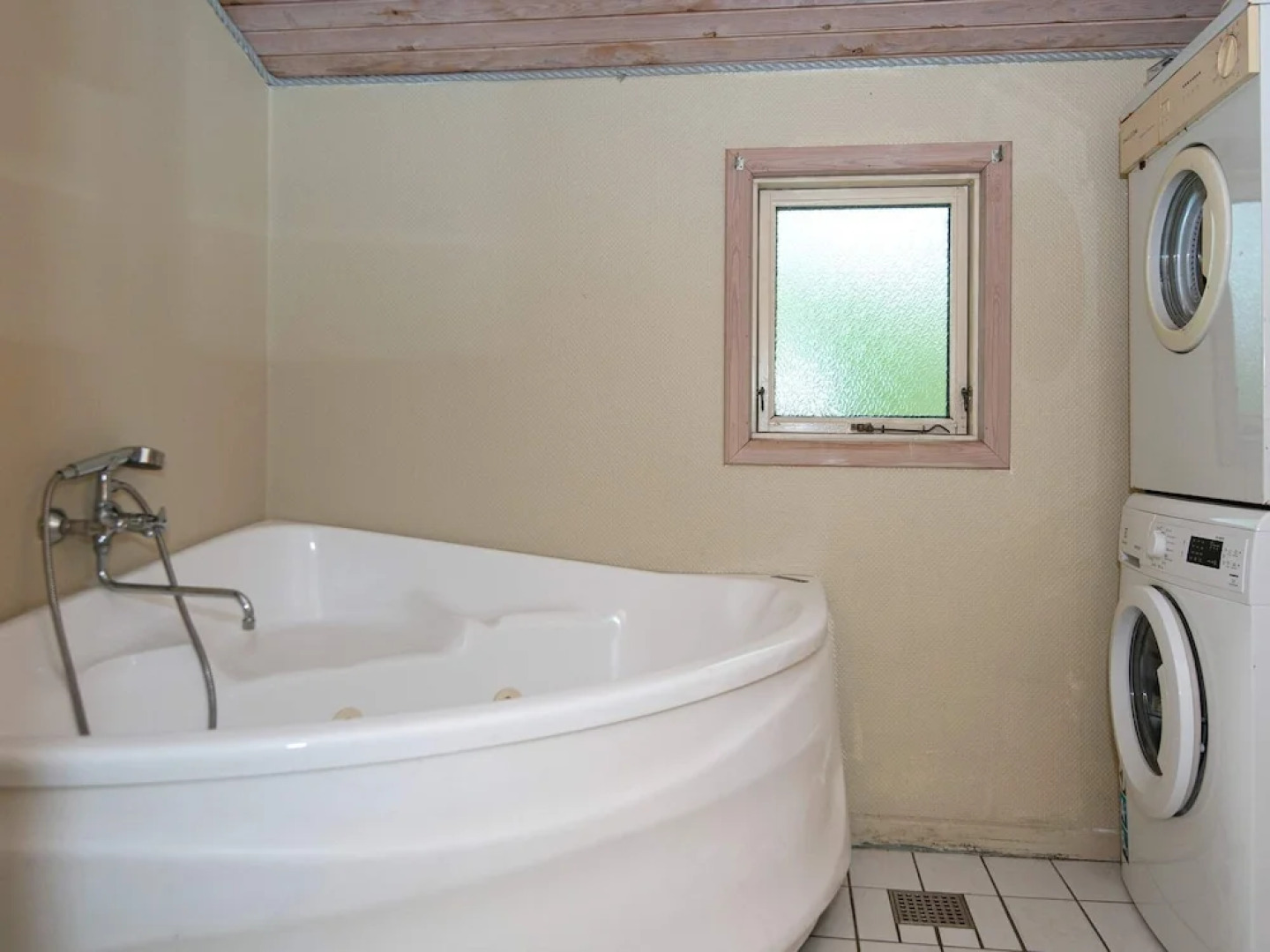 Cozy Holiday Home in Arrild Jutland with Whirlpool