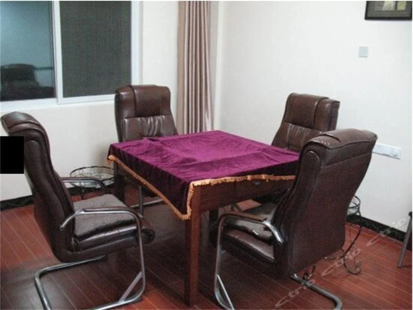 Anxian Longfeng Business Hotel