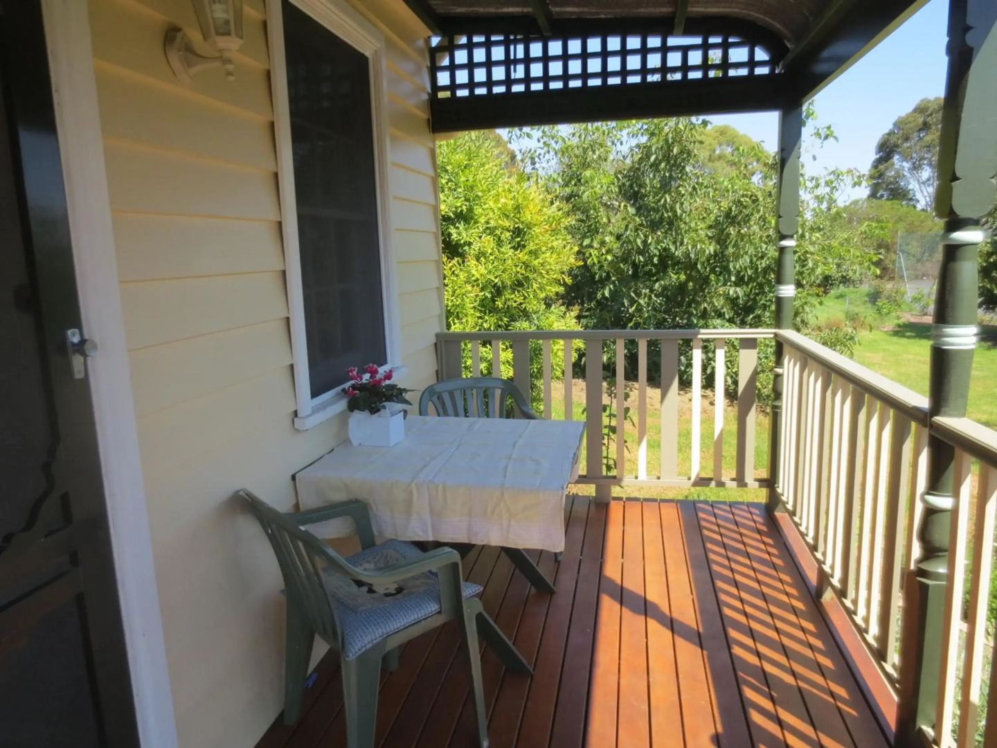 Walnut Cottage via Leongatha