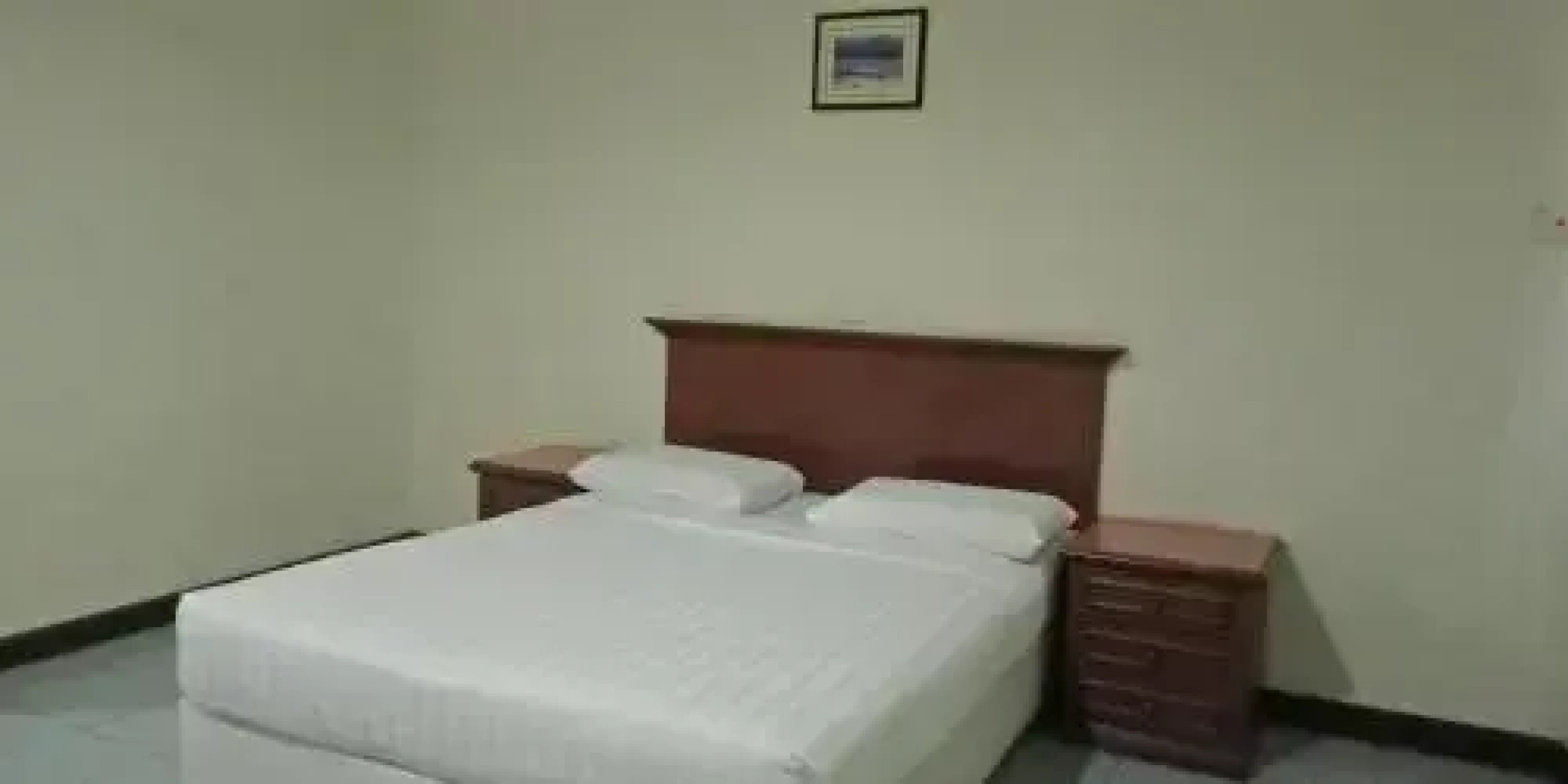 The Upper Deck Hotel