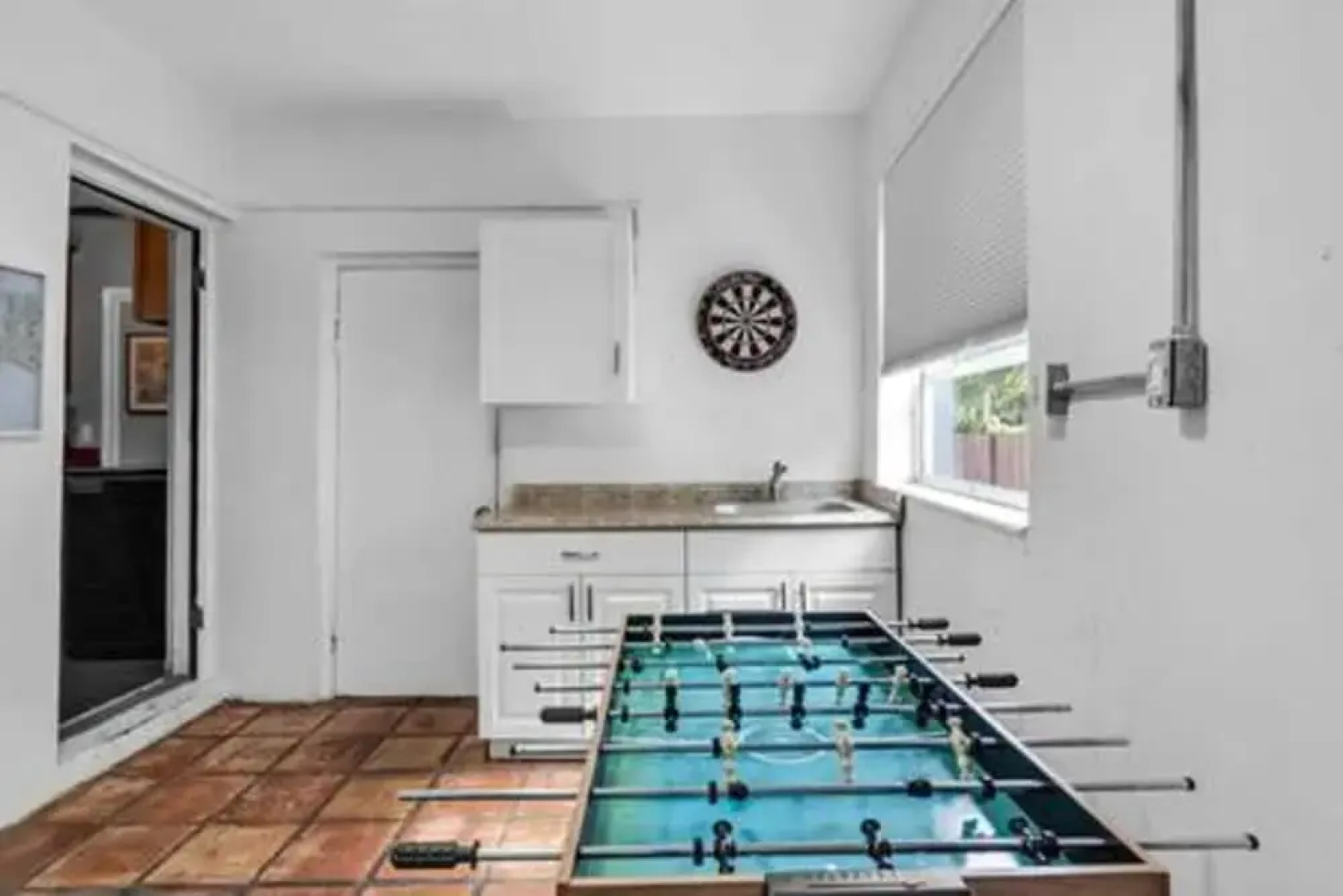 427 NE 107th Studio 6BR 3BA 7 Beds Pool Parking 2 Kitchen