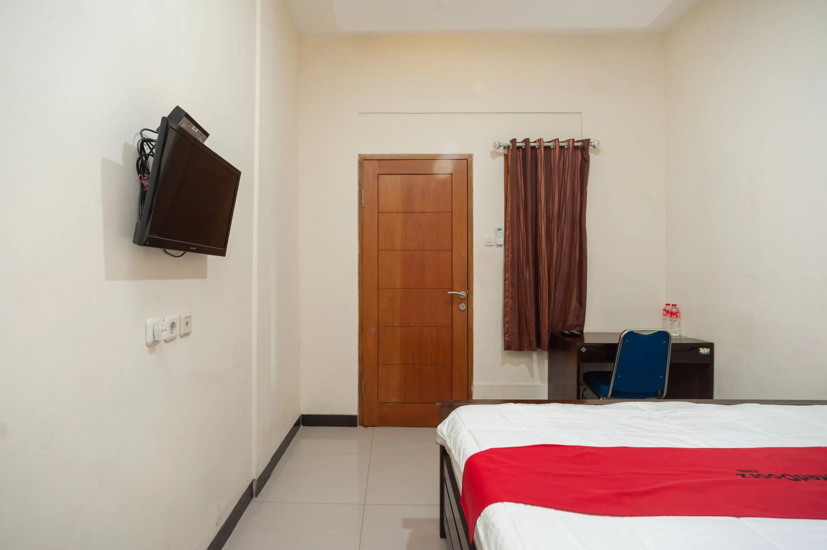 RedDoorz Plus near Universitas Indonesia