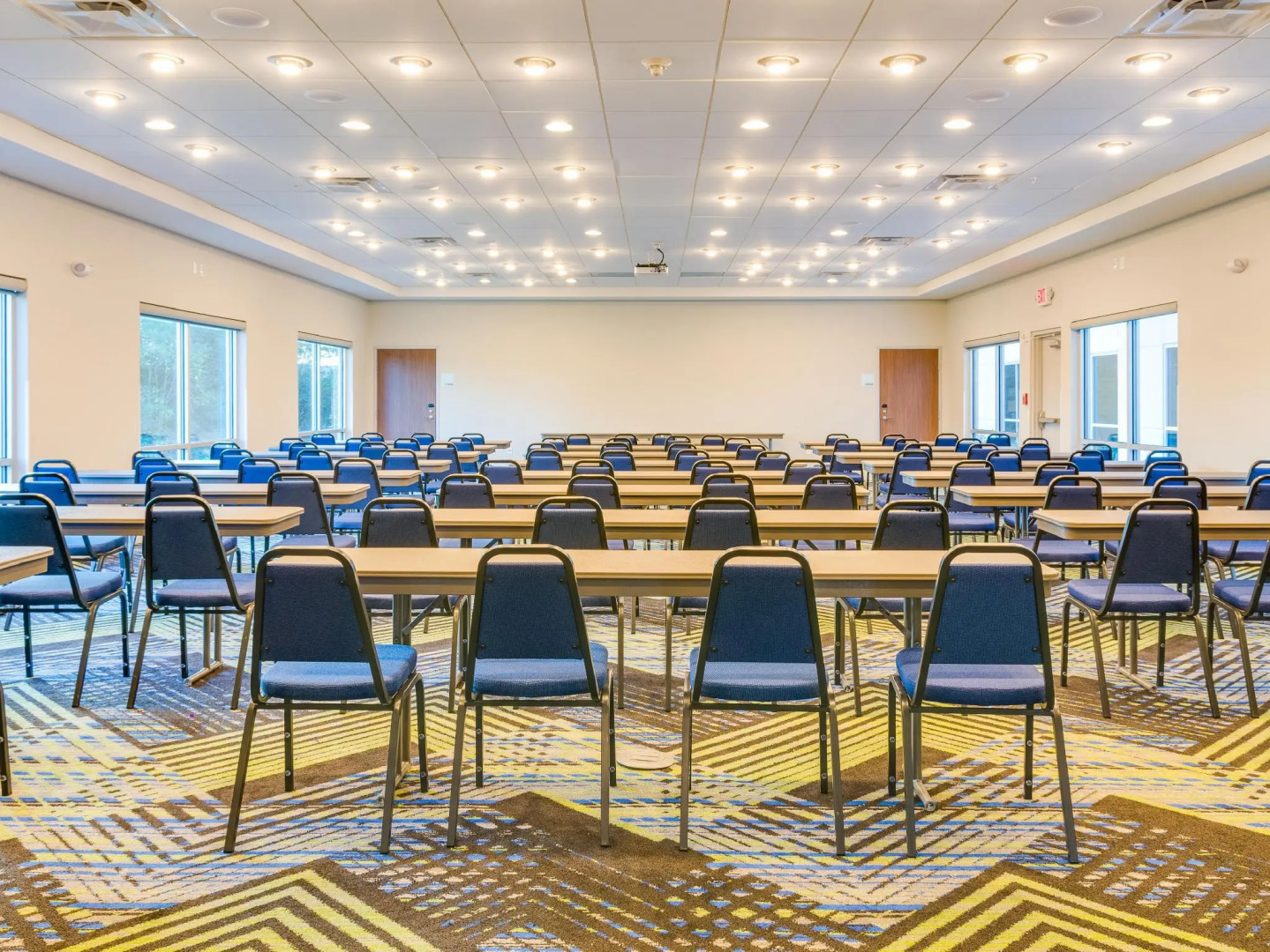 Holiday Inn Express & Suites Russellville by IHG