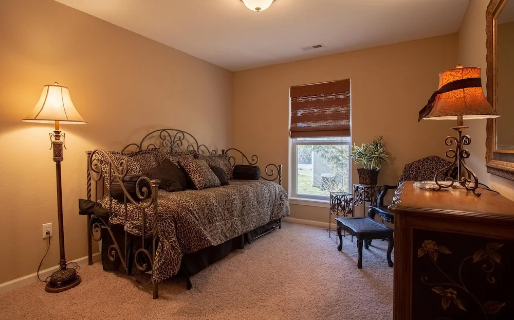 Classy Canyon Retreat - 5 Br Home