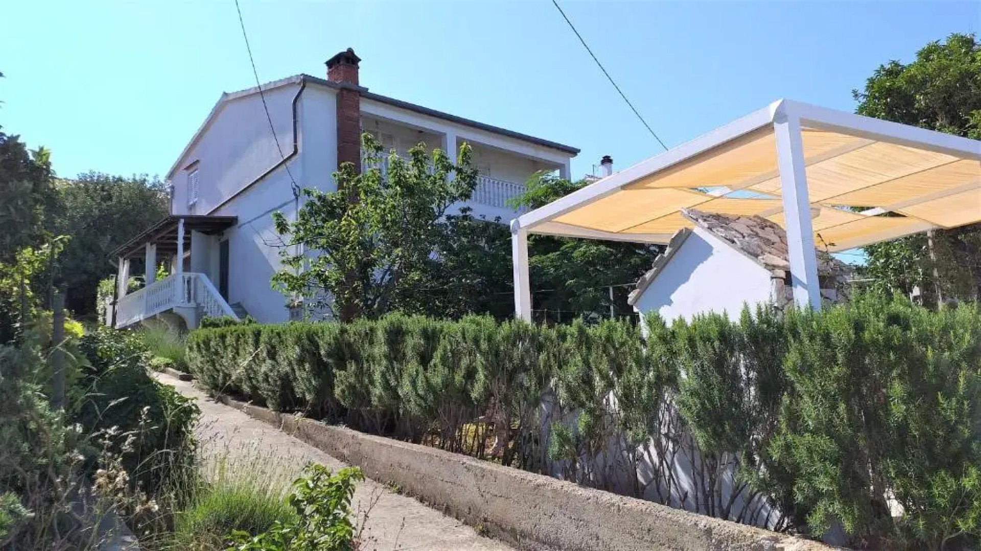 Rava Art Amphora studio and room