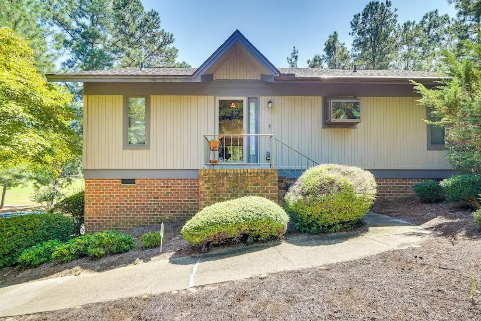 Pinehurst Home: Fire Pit, BBQ + Golf Course View!