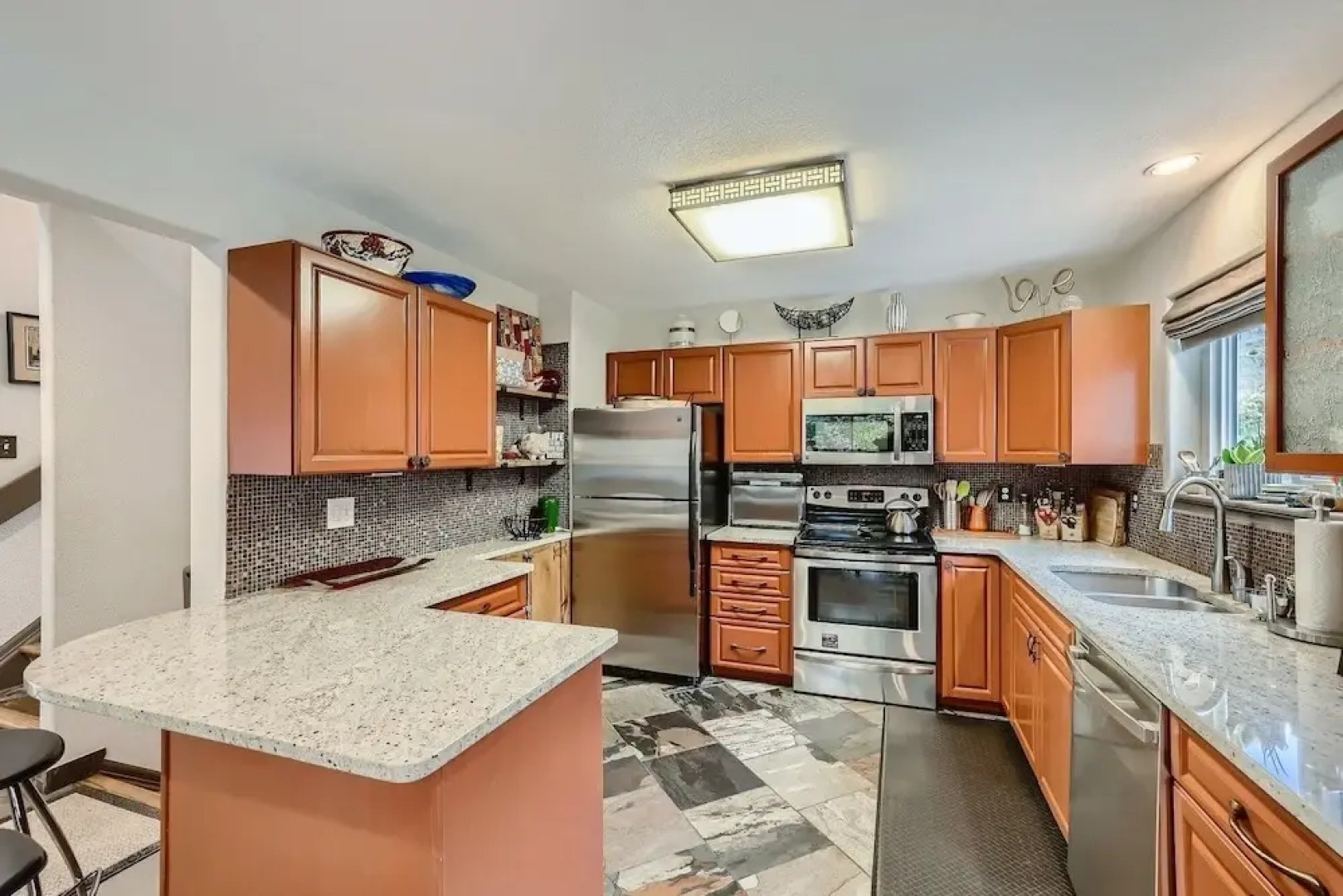 2 Bedroom PLATINUM Vacation Paradise! Hot Tub,Kick back in Style! 2 Home by RedAwning