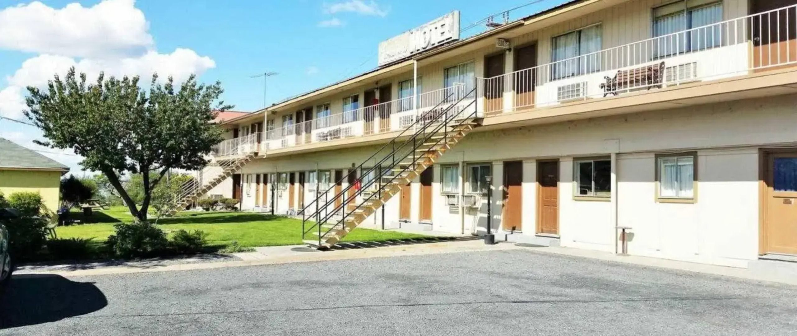 Lakeshore Inn Water Front