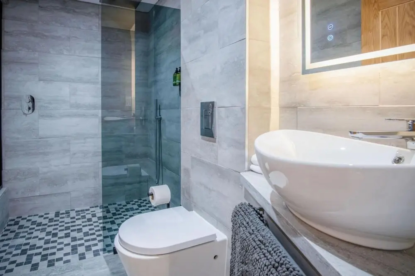 Suite 2 - Sleeping Giant Hotel - PEN Y CAE Inn