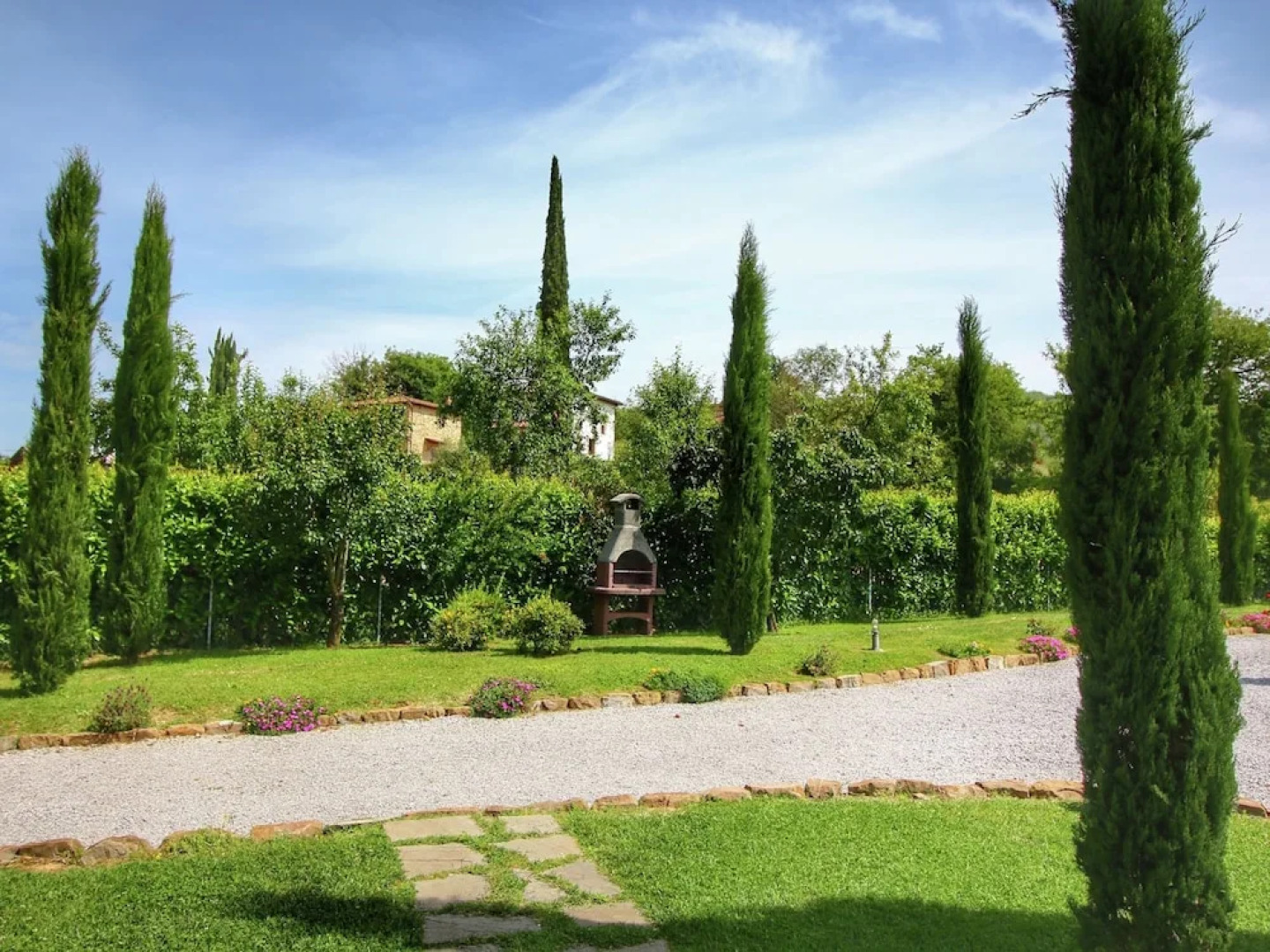 Rustic Retreat With Pool
