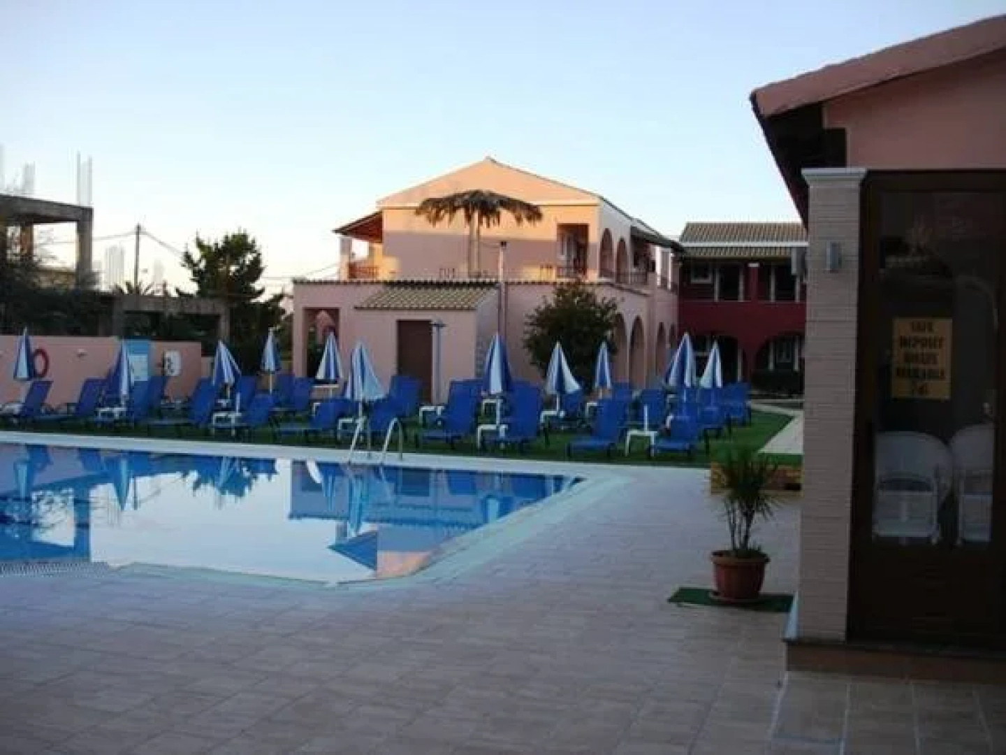 Koursaros Apartments