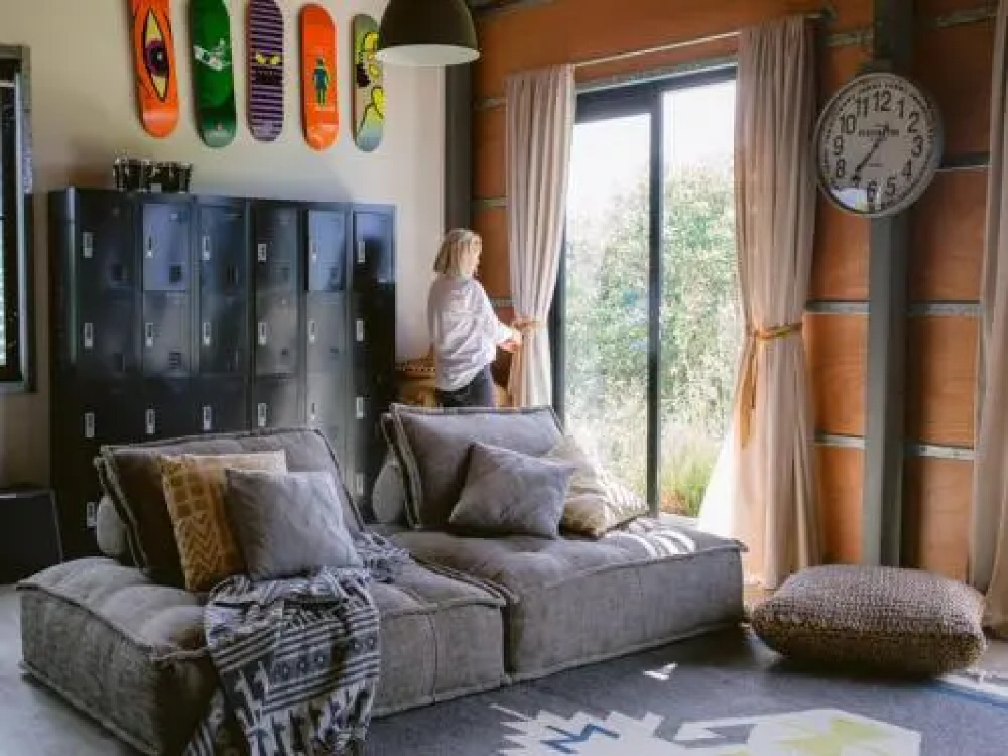 THE SHED Gerroa 4pm checkout on Sundays and Public Holidays