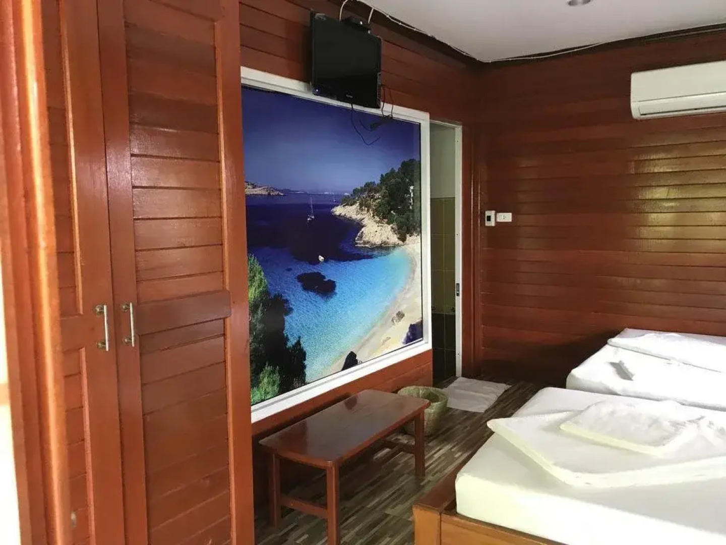 Floating Island Seafood & Resort