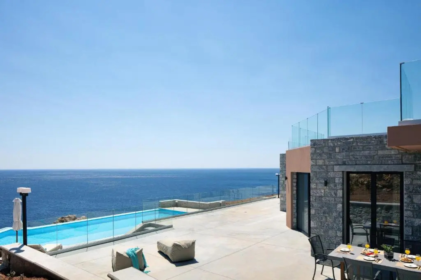 Seafront luxury villa with infinity pool & devine views!