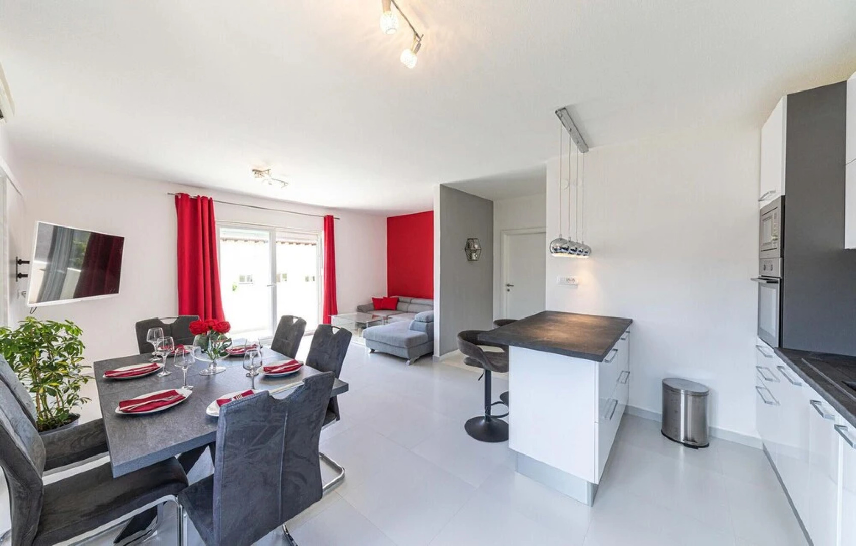 Beautiful Home in Kastel Stari With Wifi and 2 Bedrooms