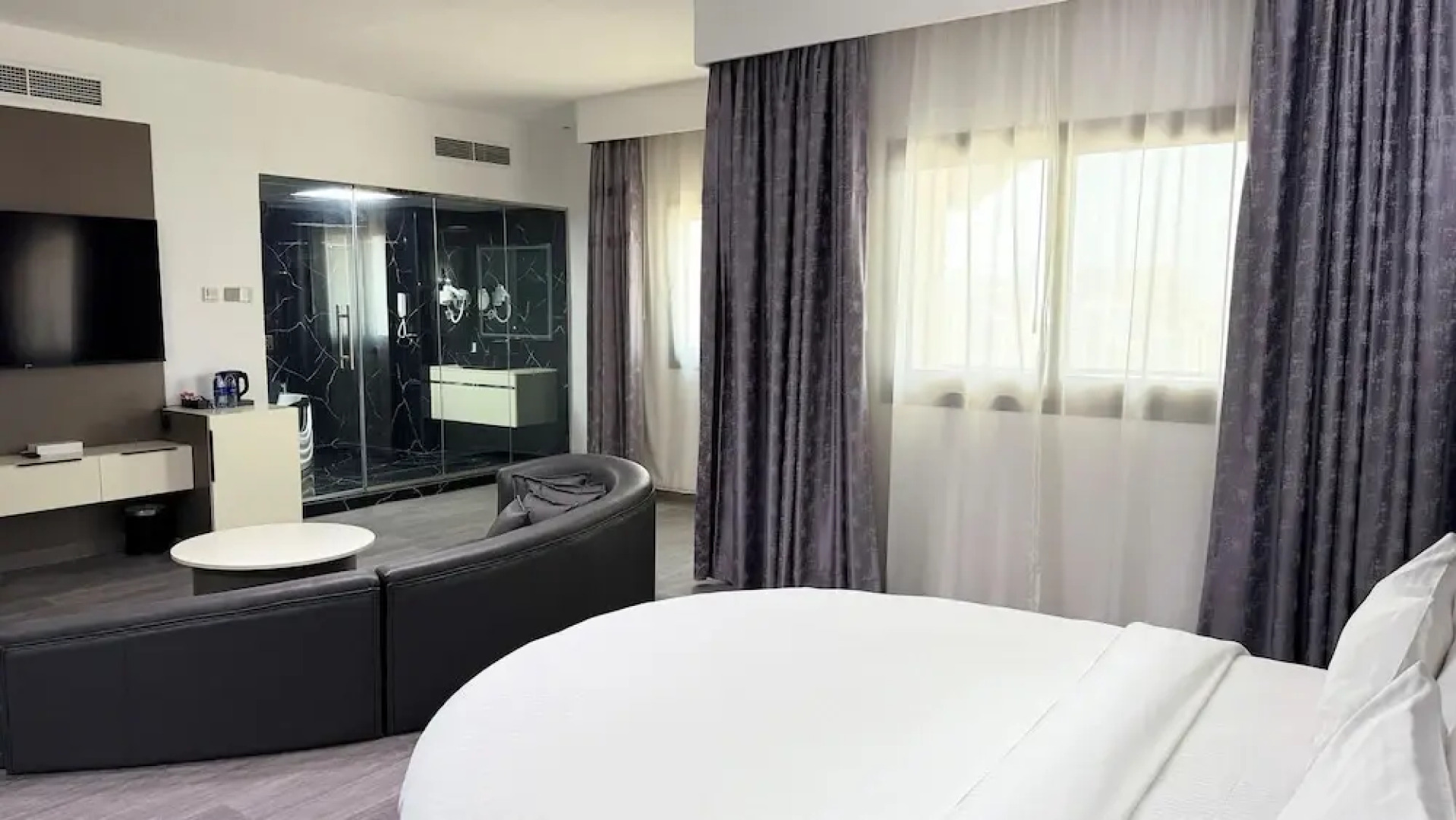 Royal Tulip Dancenter Suites Sharjah