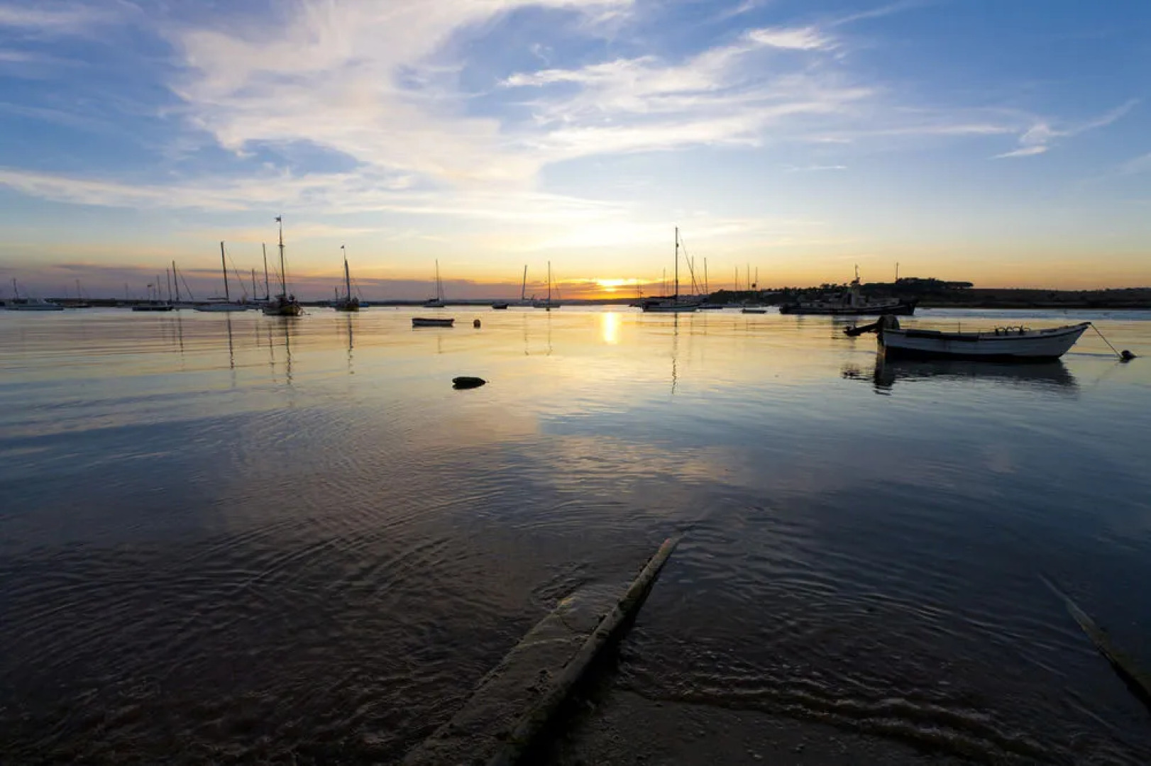 Flow House - Guesthouse & Surf / Kite Surf School