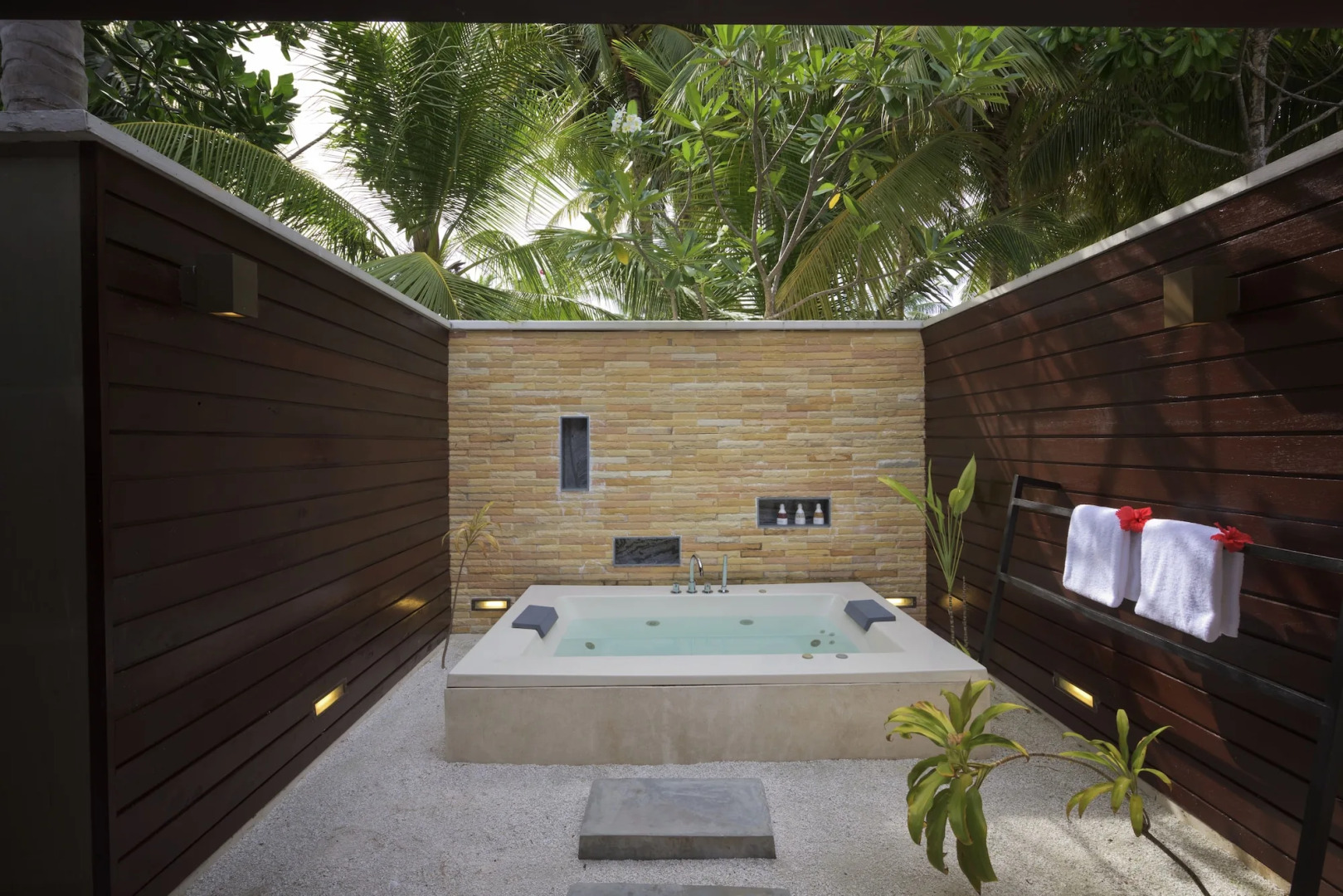 Lily Beach Resort & Spa 