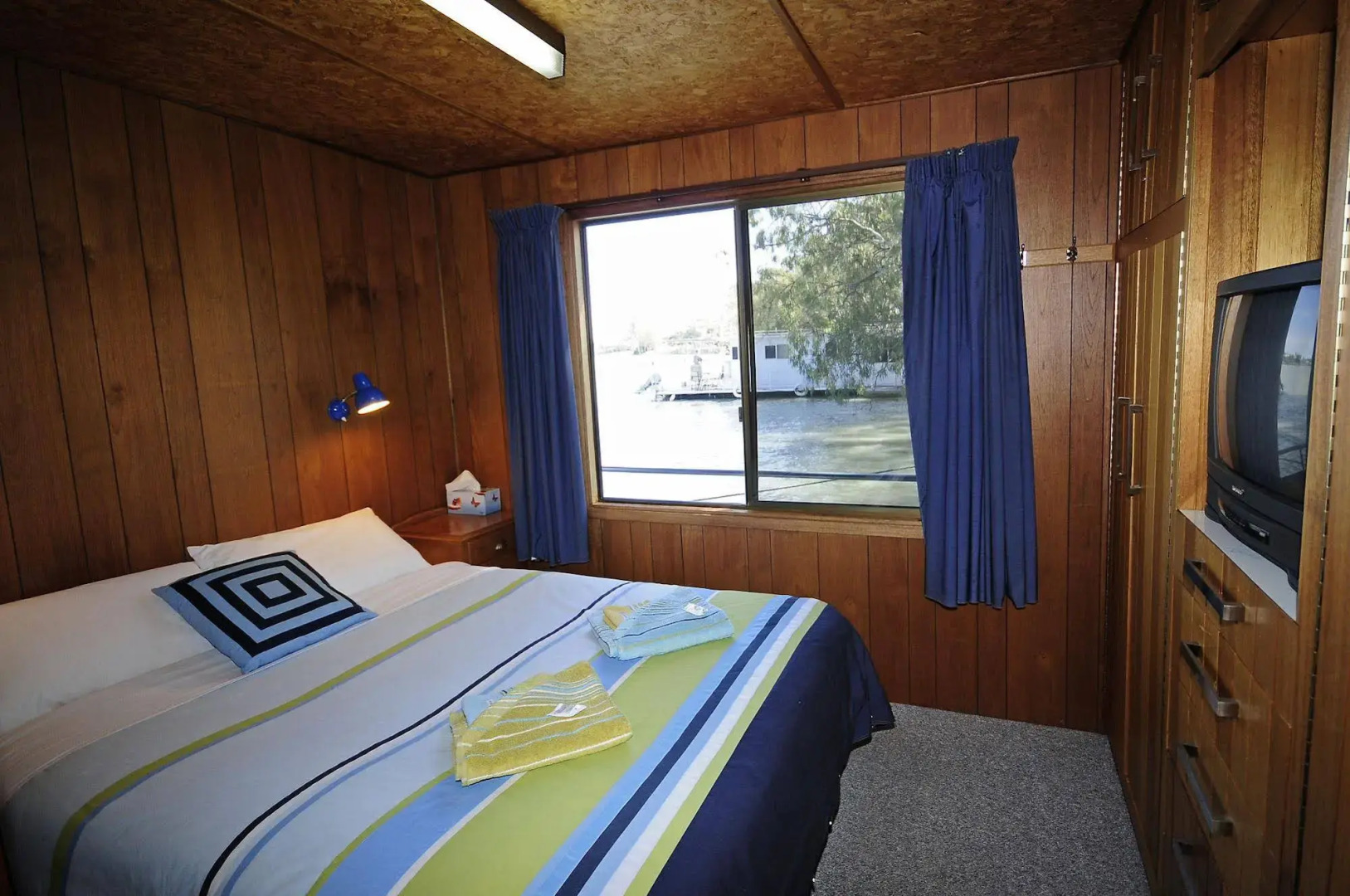 Boats And Bedzzz & Renmark River Villas