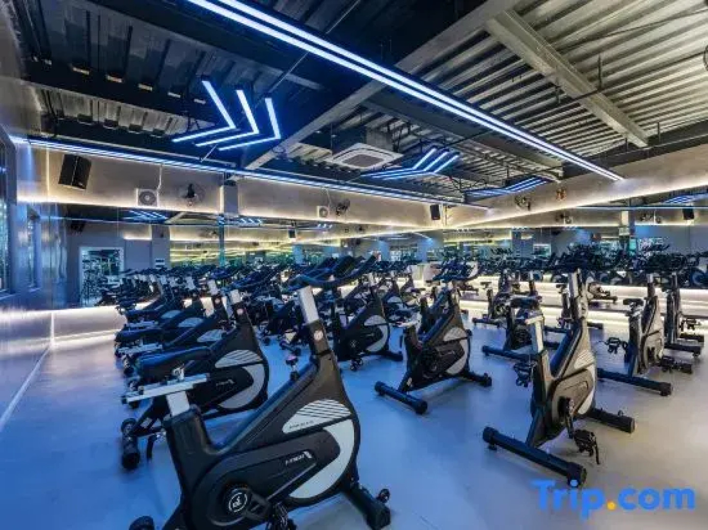 Ruixiang Hotel (Wuchuan New World Plaza Branch)