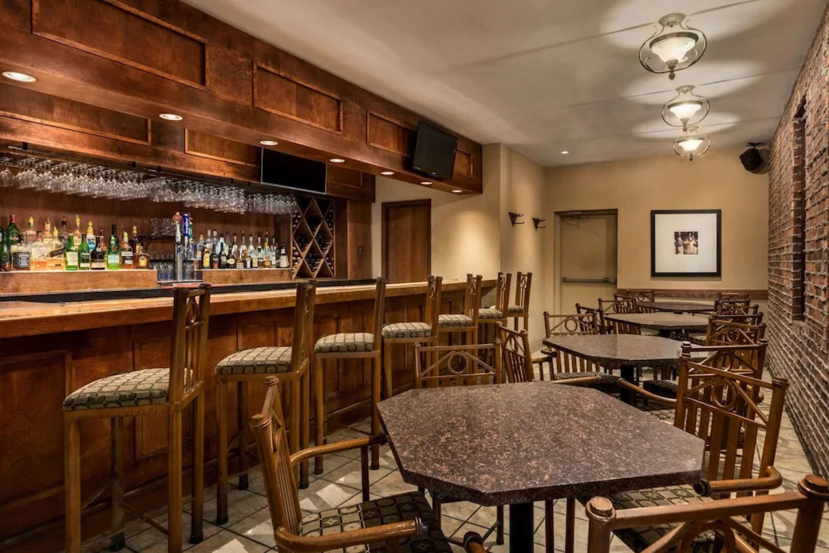 Travelodge Kingston LaSalle Hotel