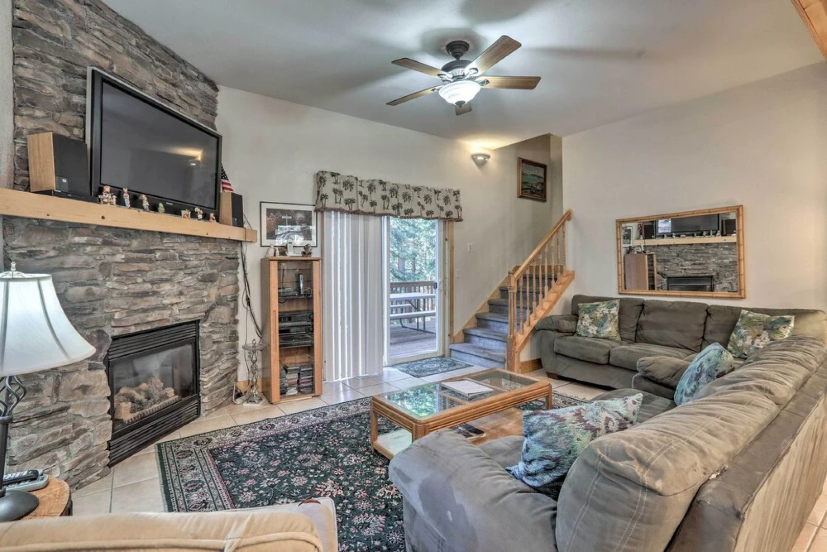 Carnelian Bay Home w/ Hot Tub Near Tahoe Skiing