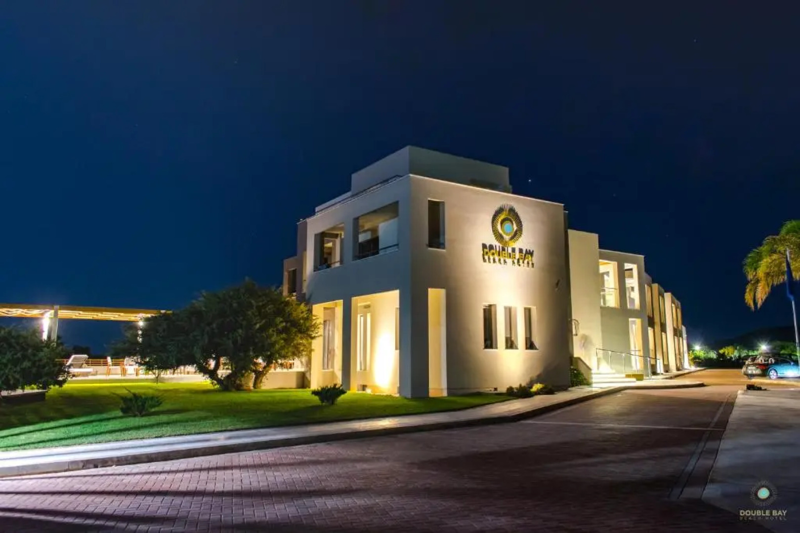 Double Bay Beach Hotel