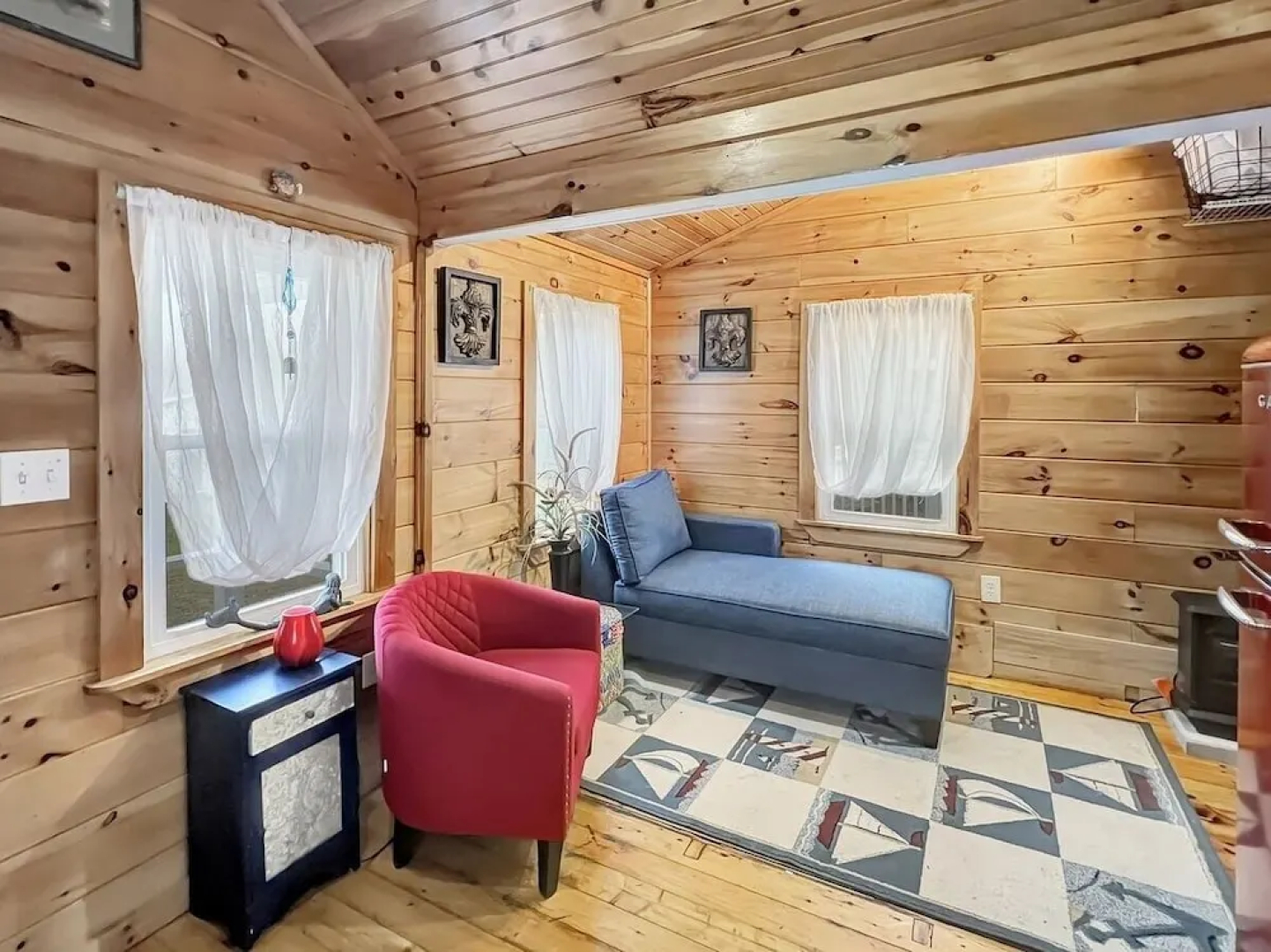 Captain's Quarters, Close To Downtown Ogunquit 1 Bedroom Cottage by RedAwning