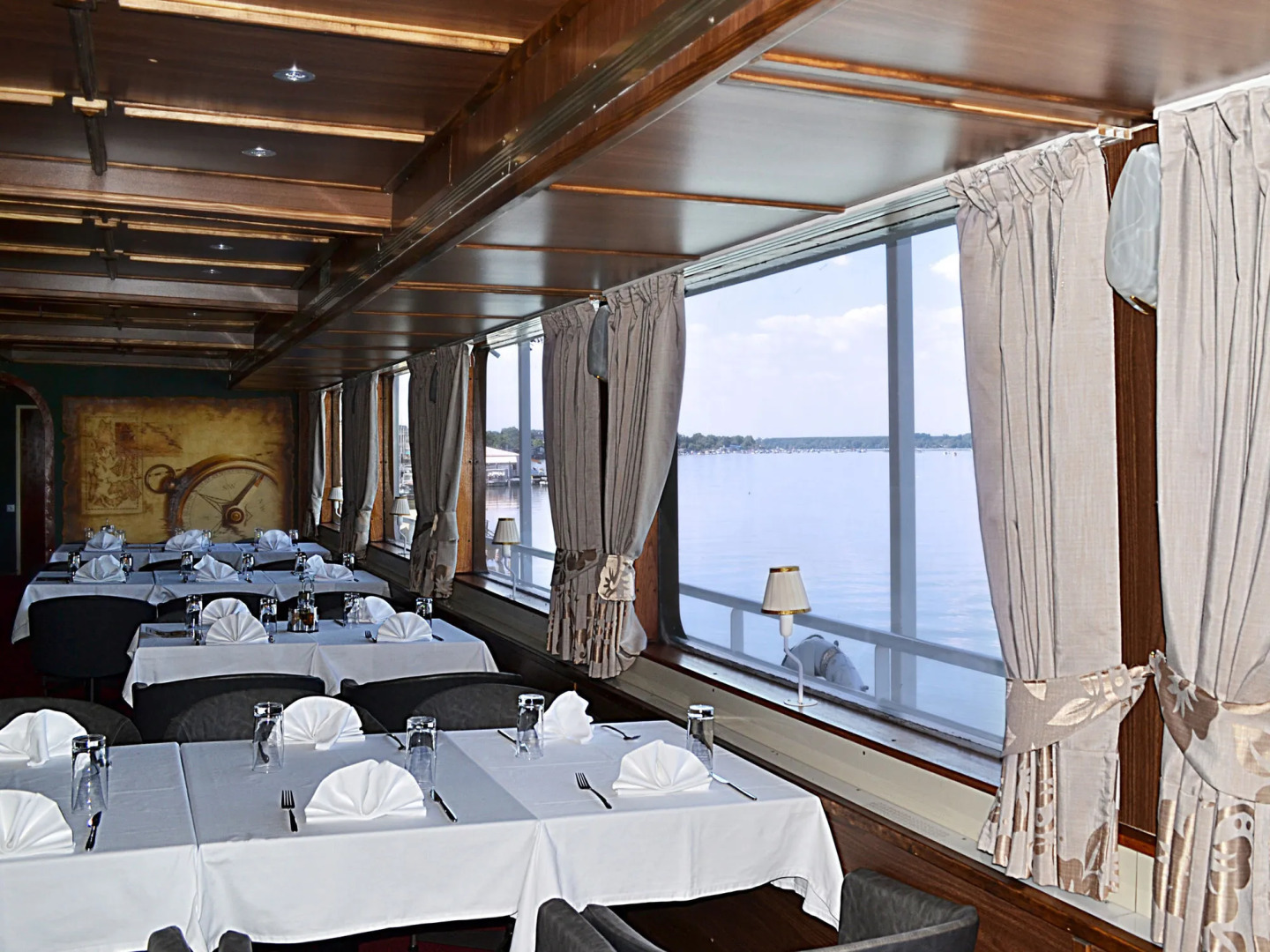 Compass River City Boatel