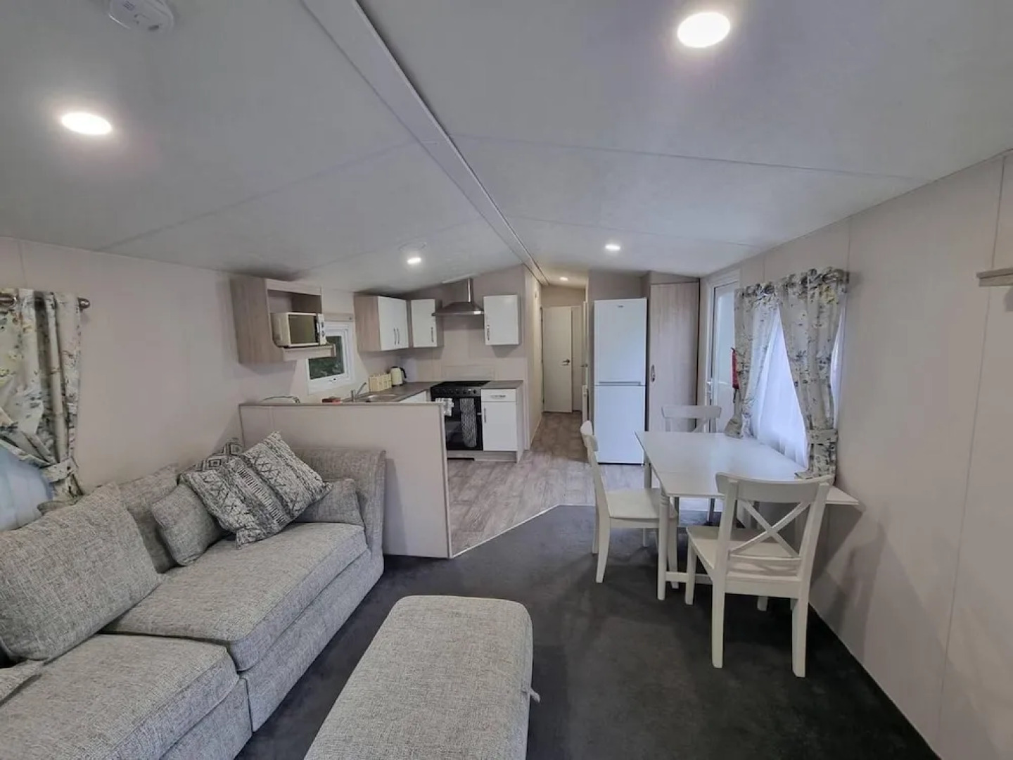 Charming 2-bed Static in Saint Columb