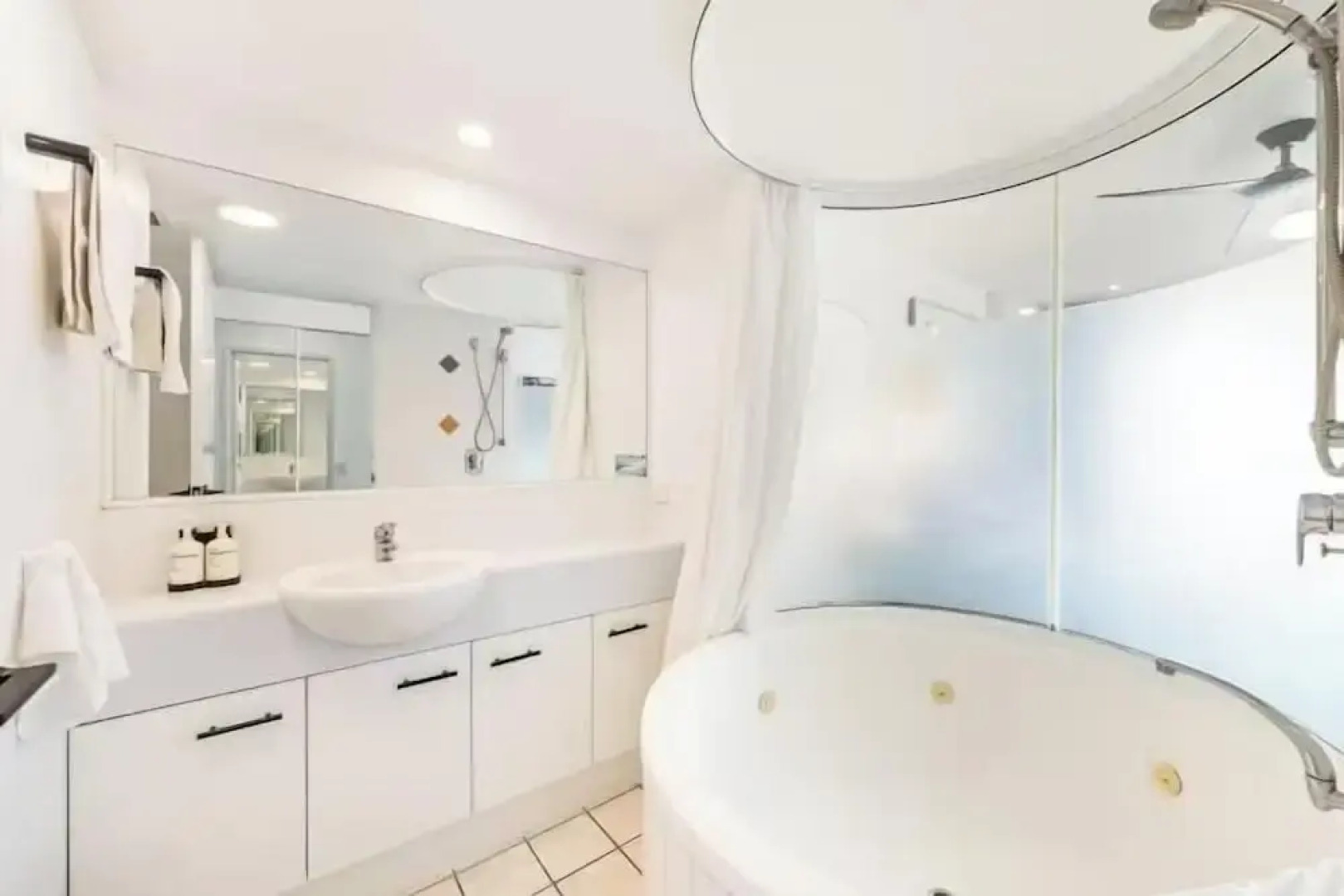 Wake to the Waves - Oceanfront Apartment