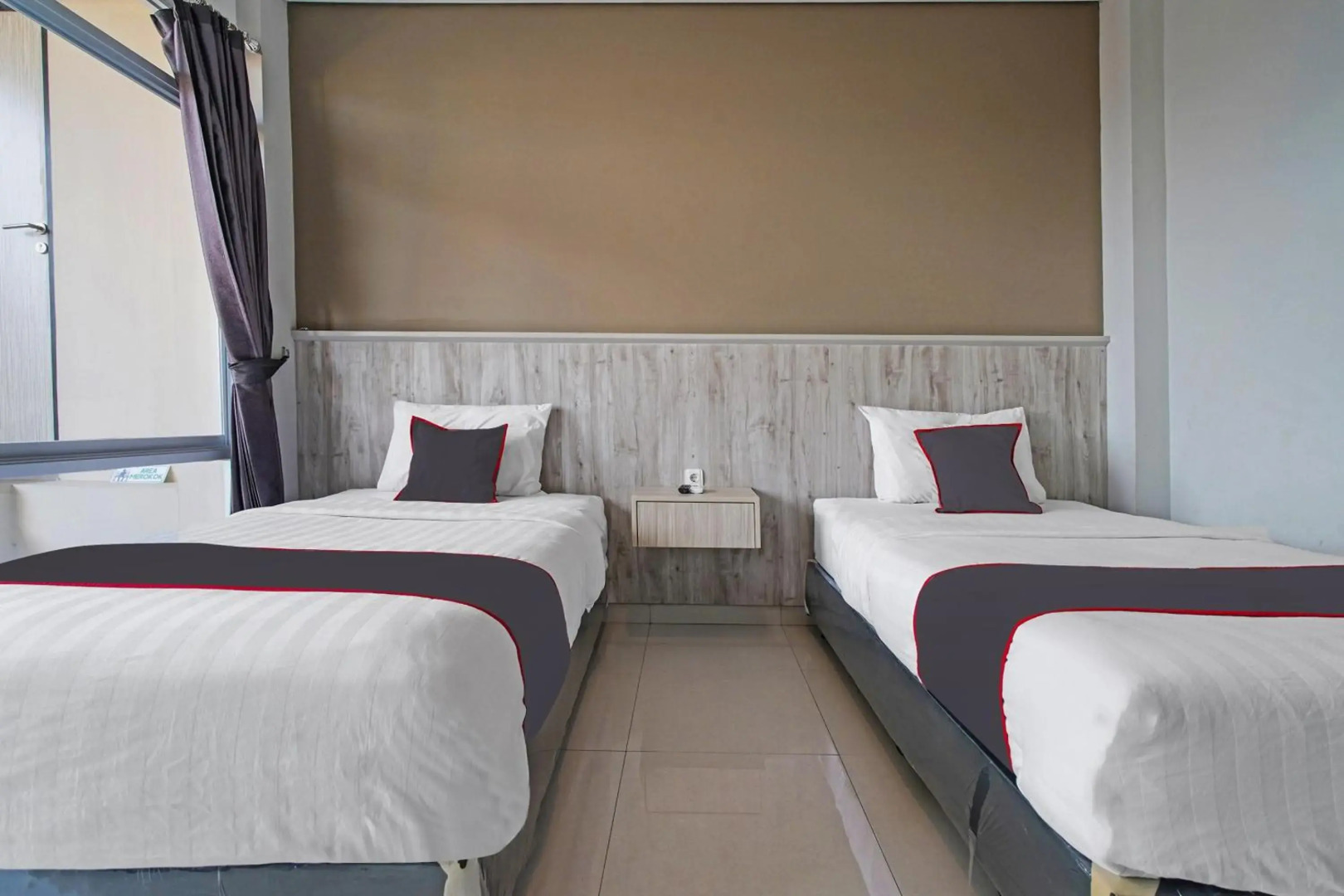 Capital O 1898 Louise Place