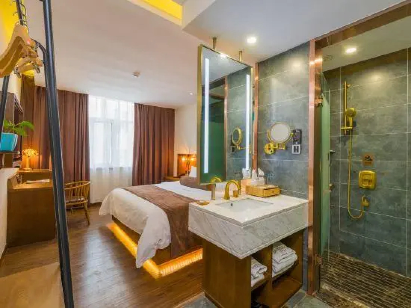 James Joyce Coffetel Xining Central Plaza