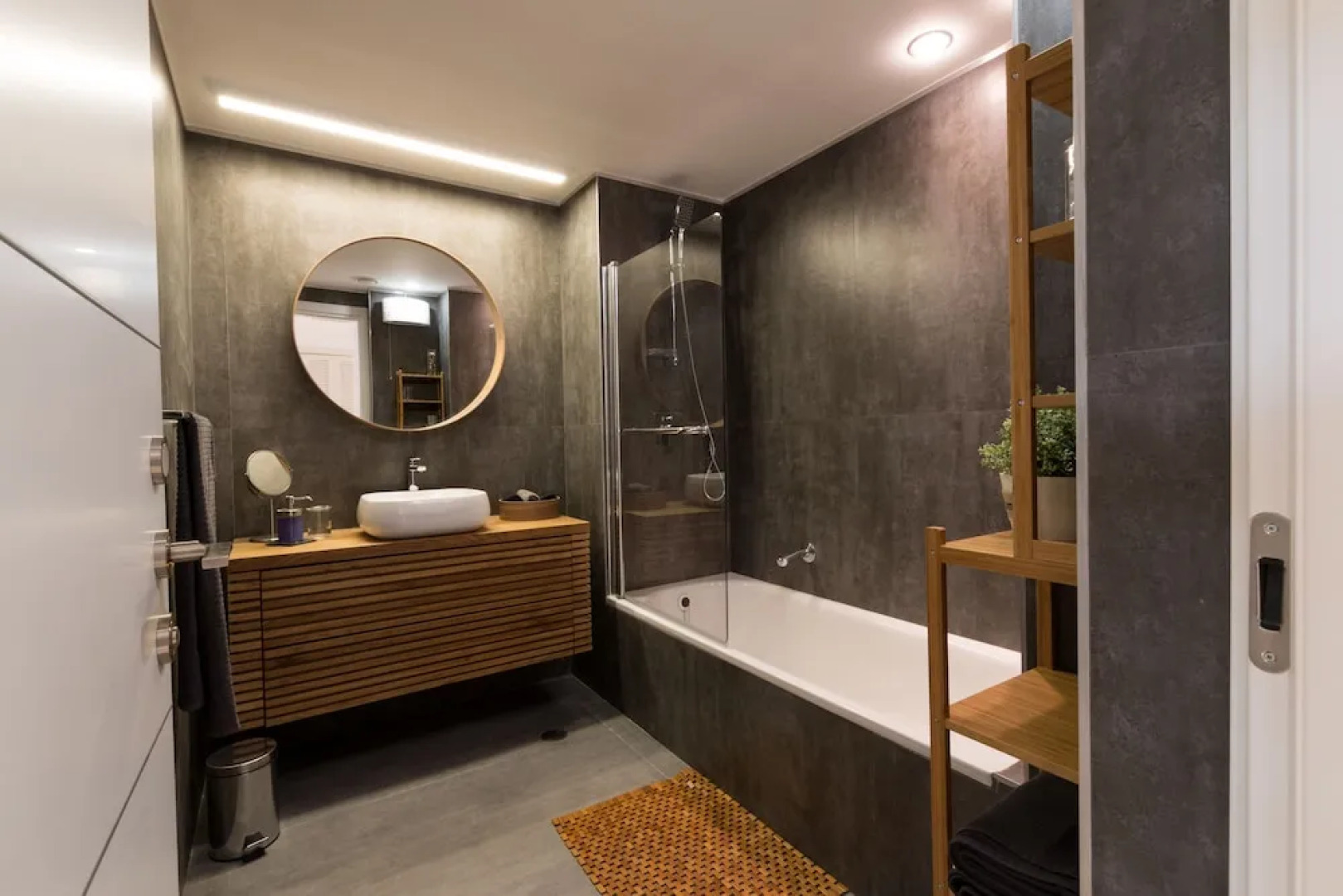 High Class Condo at Marina by FeelHome