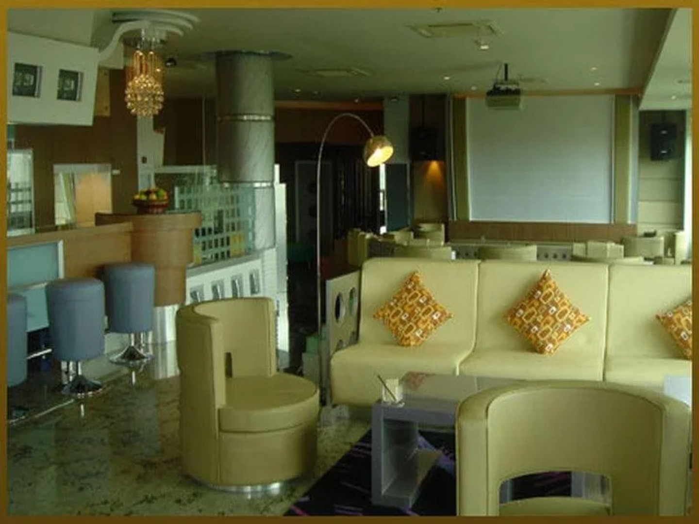 Sri U-Thong Grand Hotel